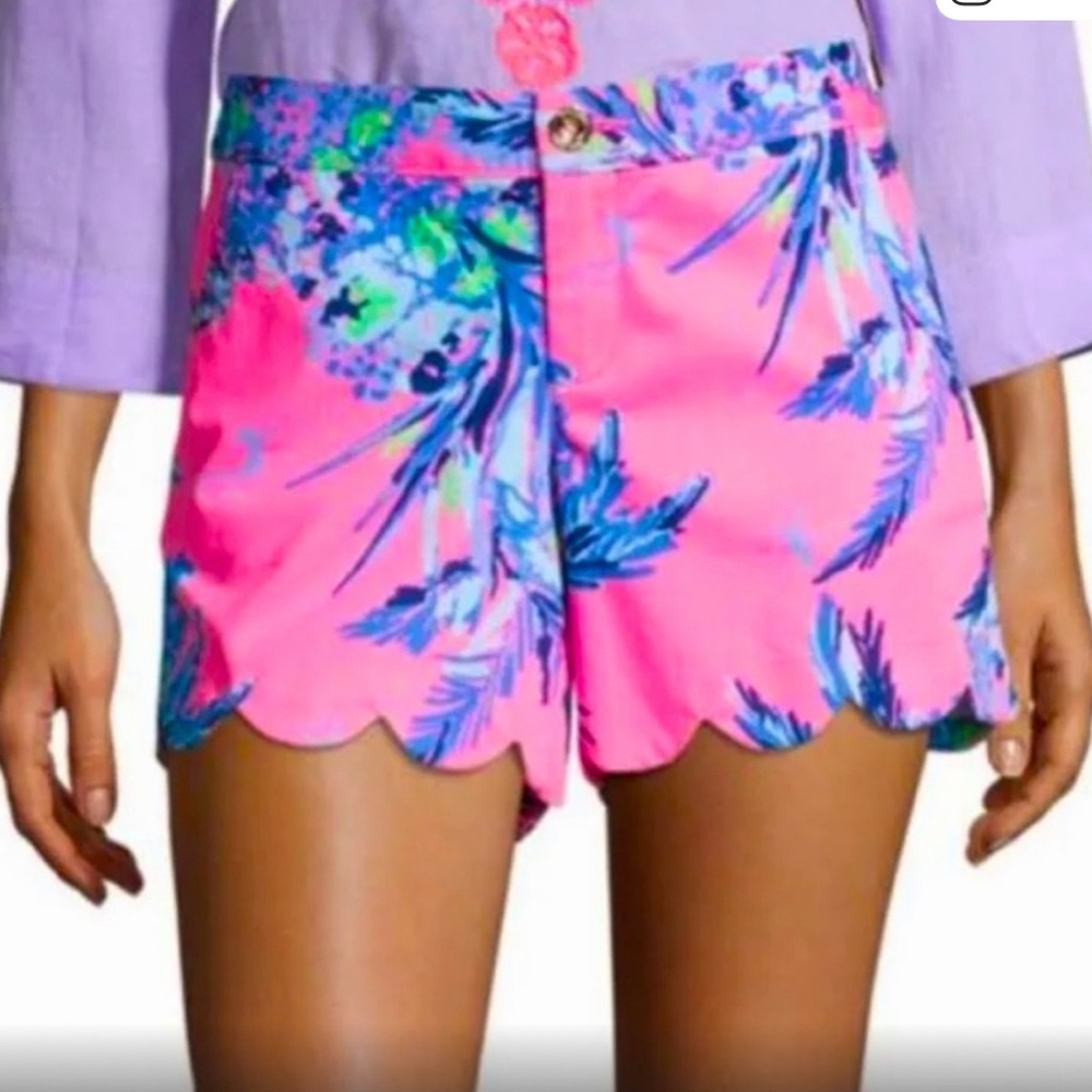 Lilly Pulitzer Buttercup Tiki Pink Out On‎ A Limb Scalloped Shorts.